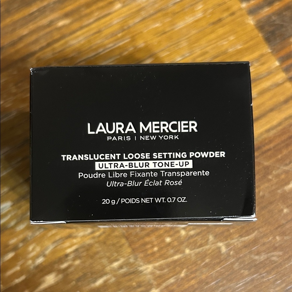 Laura Mercier Ultra-Blur Tone-Up Setting Powder - Black Box